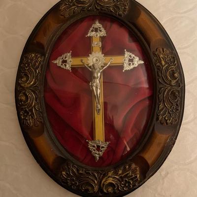 Antique Convex Glass Dome Crucifix Cross Oval Wooden Frame red Velvet
