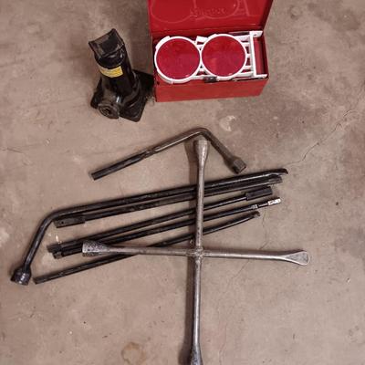 Automotive items - Small bottle jack - 4 way - metal box with reflectors