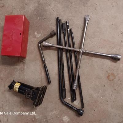 Automotive items - Small bottle jack - 4 way - metal box with reflectors