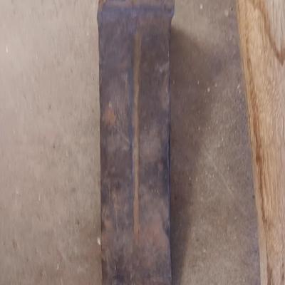Sledgehammer and splitting wedge.