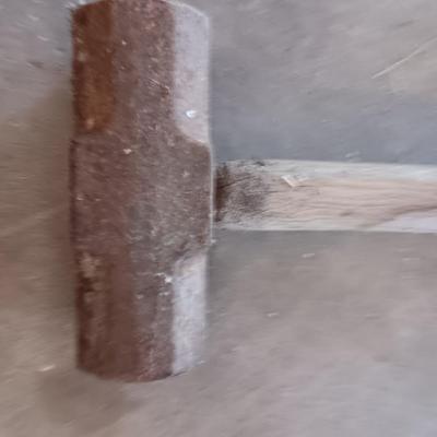 Sledgehammer and splitting wedge.