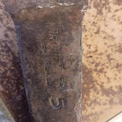 Sledgehammer and splitting wedge.