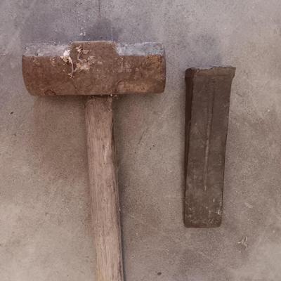 Sledgehammer and splitting wedge.