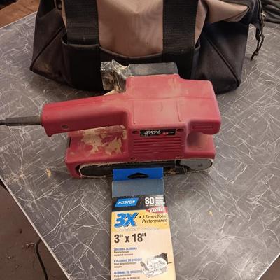 Skil 4.5 Amp belt sander with Tool bag