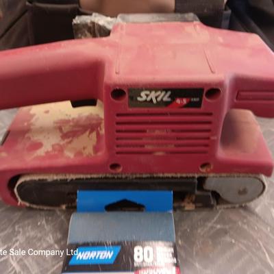 Skil 4.5 Amp belt sander with Tool bag