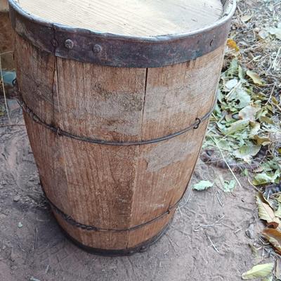 Vintage Wooden Primitive Wire Banded Nail Keg Barrel Rustic Farm Cabin Decor
