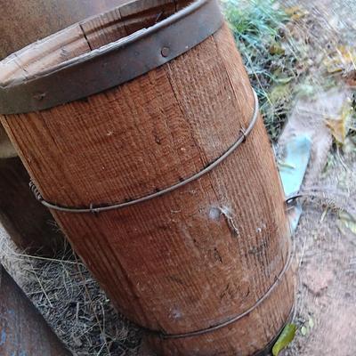 Vintage Wooden Primitive Wire Banded Nail Keg Barrel Rustic Farm Cabin Decor