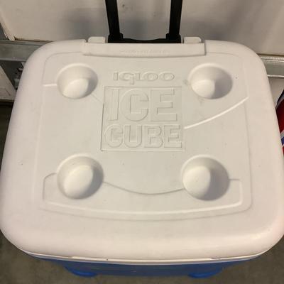434 Igloo Ice Cube Cooler with Umbrella