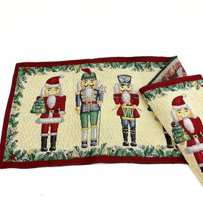 553 Nutcracker Runner with Stocking