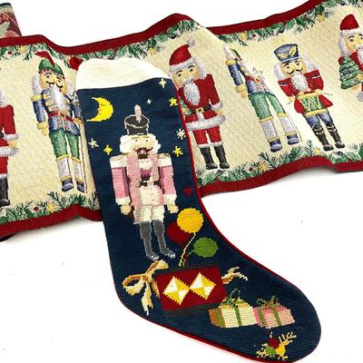 553 Nutcracker Runner with Stocking