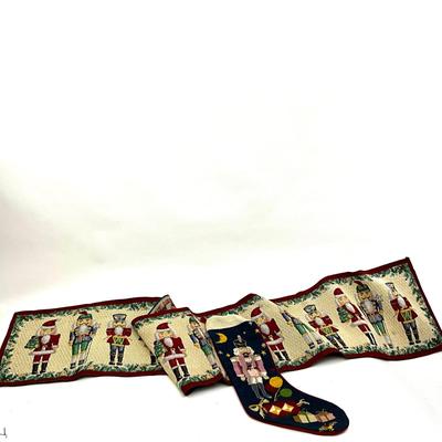 553 Nutcracker Runner with Stocking