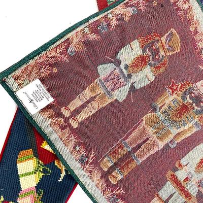 553 Nutcracker Runner with Stocking
