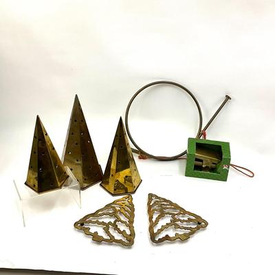 558 Set of 3 Brass Christmas Tree Votives, Horn, Trivets