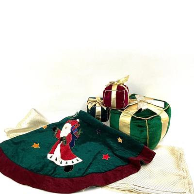 565 Decorative Present Pillows, Table Linens, and Tree Skirt