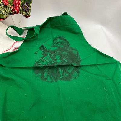569 Holiday Themed Napkins and Aprons