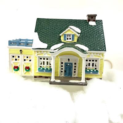 592 Dept 56 1988 Ceramic North Creek Cottage