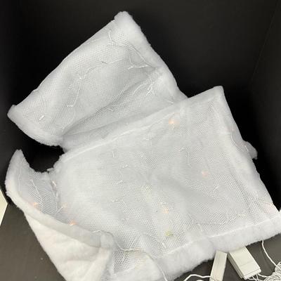 596 Set of 2 Snow Mantle with Motion Light