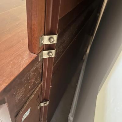 Seven Drawer Dresser With Mirror (UB1-MG)
