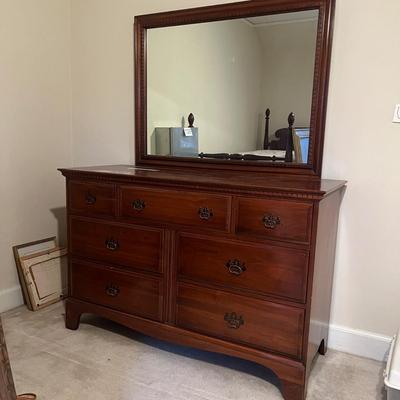 Seven Drawer Dresser With Mirror (UB1-MG)