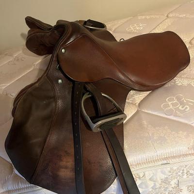 StÃ¼bben Saddle & Riding Helmet (UB1-MG)