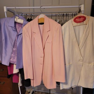 Womenâ€™s Sz M/L Tahari, Anne Klein and More Sets (UB2-CE)