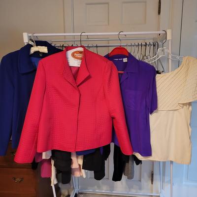 Womenâ€™s Sz M/L Tahari, Anne Klein and More Sets (UB2-CE)