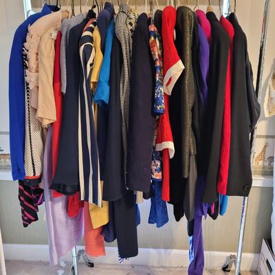 Womenâ€™s Sz M/L Neiman Marcus, Lord and Taylor and More Suit Sets and Dresses (UB2-CE)