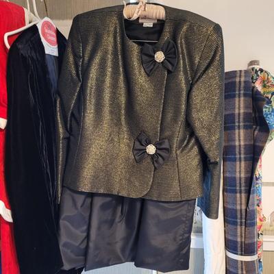 Womenâ€™s Sz M/L Neiman Marcus, Lord and Taylor and More Suit Sets and Dresses (UB2-CE)
