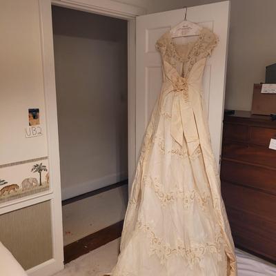 Vintage Wedding Dress (UB2-CE)
