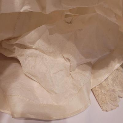 Vintage Wedding Dress (UB2-CE)