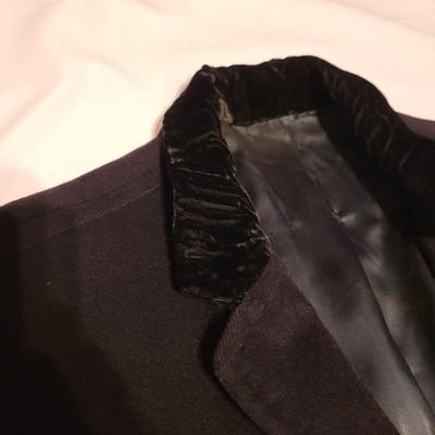 Womenâ€™s Sz L Eileen Fisher, Tahari Shawls, Wool Coats and More (UB2-CE)