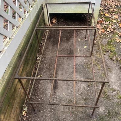 Iron Plant Pot & Rebar Garbage Can Holder (BY-MG)
