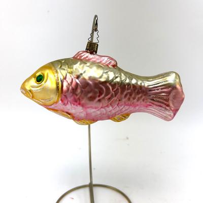 654 Large Whitehurst 6" Glass Fish Ornament