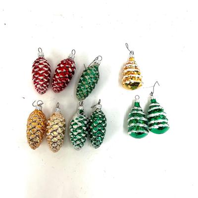 677 Lot of 10 Glitter Glass Ornaments
