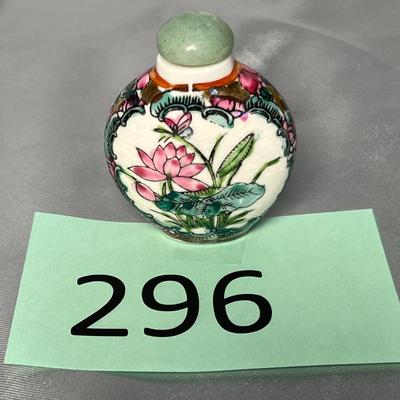 Oriental porcelain Snuff bottle
