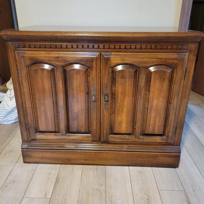 Wooden Two Door Cabinet (BD-DW)