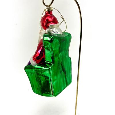 682 Large 6.5" Glass Santa with Foot Bath