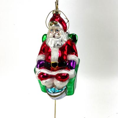 682 Large 6.5" Glass Santa with Foot Bath