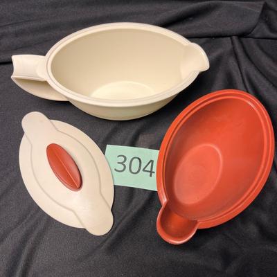 Tupperware Unique Sauce boat pitcher