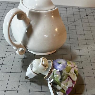 Tea Pot Wall Pocket and a Tea Pot Night Light