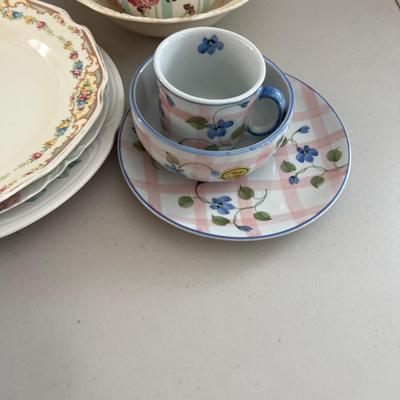 Mixed Lot of Vintage China Mostly Floral