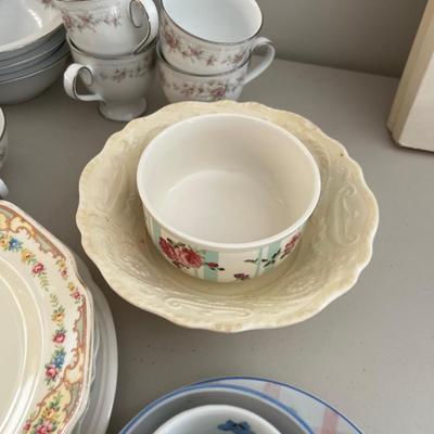 Mixed Lot of Vintage China Mostly Floral