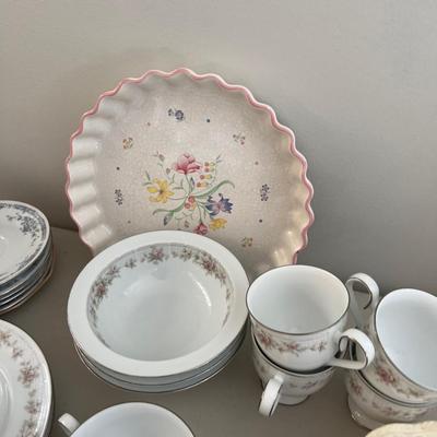 Mixed Lot of Vintage China Mostly Floral