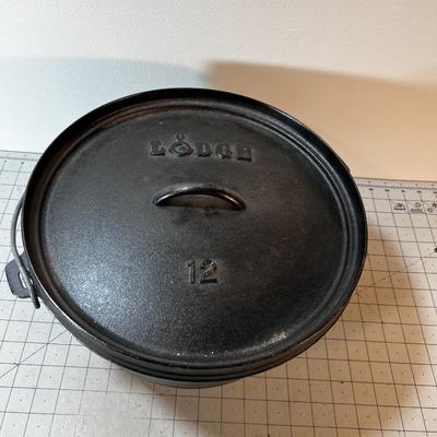 LODGE 12" Dutch Oven 
