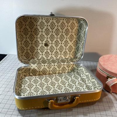 2 Vintage Luggage Pink & Gold 