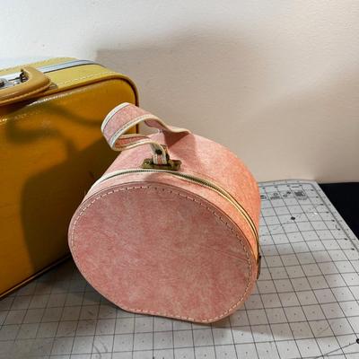 2 Vintage Luggage Pink & Gold 