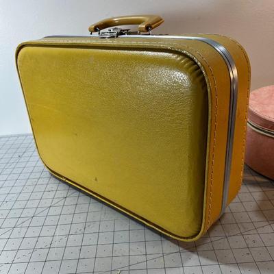 2 Vintage Luggage Pink & Gold 