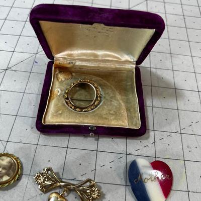 Antique Pins & Lockets 