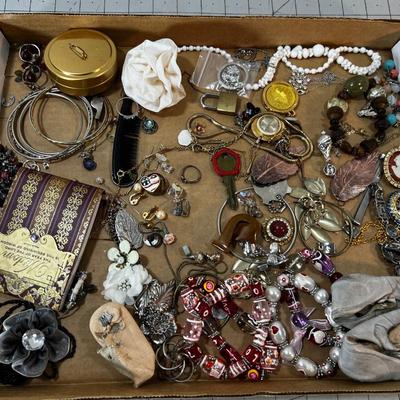 Mixed Tray of Jewelry, Includes some Vintage stuff