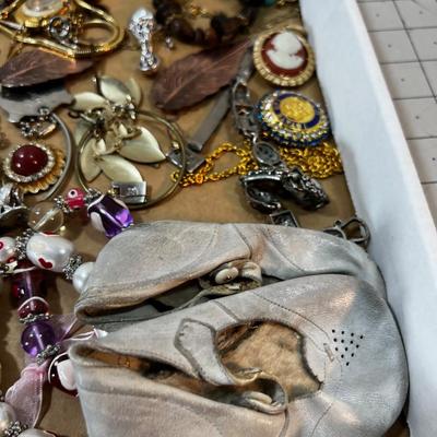 Mixed Tray of Jewelry, Includes some Vintage stuff